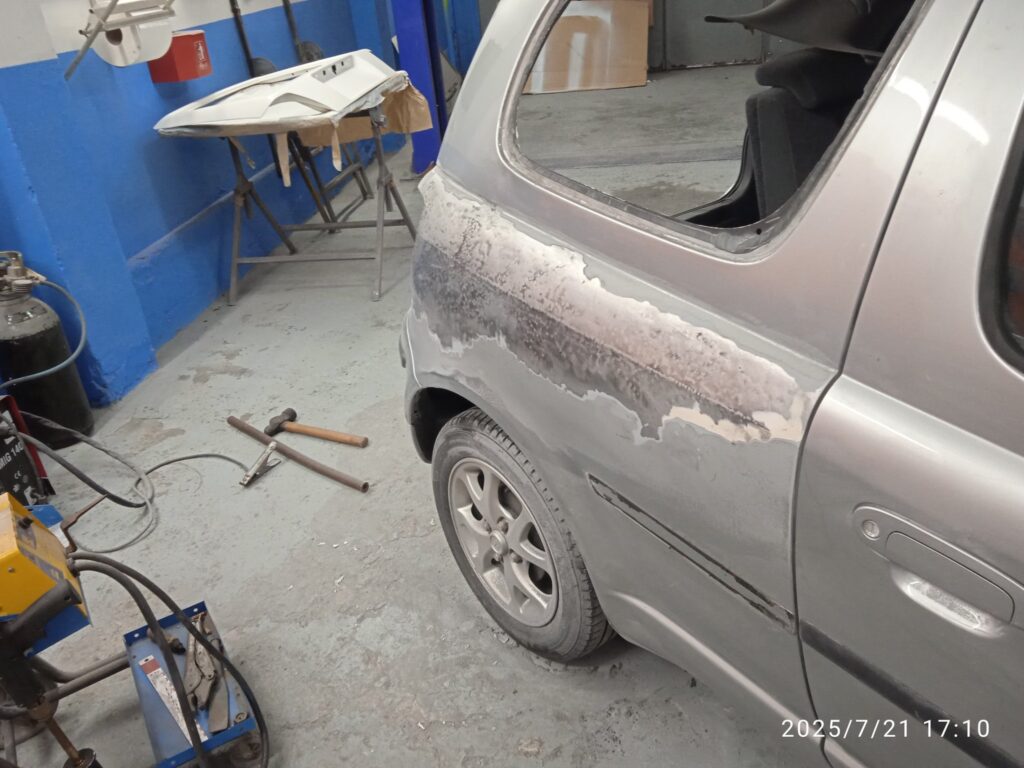 proceso de reparación vehículo